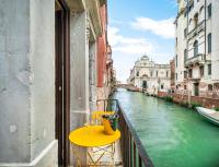 Modern Apartment with View on San Giovanni e Paolo R&R - Chambres d'hôtes Venise