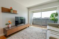 Stylish Home with Balcony & Garage by HostWise - B&B Porto