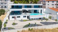 NEW! Villa Angelus – Your Luxurious Retreat near the Sea - Chambres d'hôtes Omiš