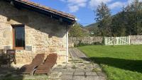 Etxetxobarri, caserío independiente con vistas a la crestería de Anboto - B&B Oikia