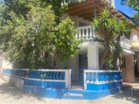 Apartament with Front Porch - Chambres d'hôtes Kavaja