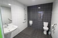 One-Bedroom House with Outdoor Bathroom