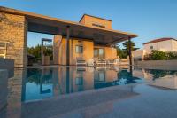 Villa Melia with scenic pool by PosarelliVillas - Chambres d'hôtes Koprána