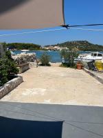 Kućica uz more - B&B Murter