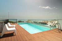 HENRI'S APARTMENTS - Pateo de Santo António - B&B