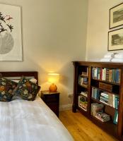 Kamer met Queensize Bed en Gedeelde Badkamer