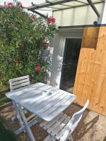 Charmant studio RDC avec terrasse, parking & cuisine équipée - B&B La Côte-Saint-André