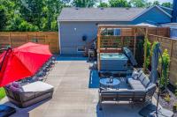Hot Tub/Outdoor Sauna/Heated Pool/5 Min To Falls - B&B Niagara Falls