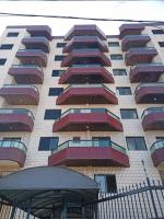 Apartamento pé na areia com sacada e garagem 2 banheiros - B&B Mongaguá