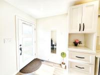 5 Min to Southgate Mall and U of A, Bright and Private, Cool Summer Stay - B&B Edmonton