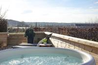 Peppers Lodge, Hot Tub, Woodburner - Bed and Breakfast Cheddar