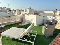 Cozy Sea View Flat with Private 83 sq Rooftop, Balcony, and BBQ in the Old Town - Chambres d'hôtes Vieste