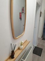 Modern Two-Bedroom Apartment Near River with Free Parking & WiFi - Chambres d’hôtes Dumfries