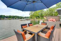 Recently Renovated Harveys Lake Retreat with Dock! - Bed and Breakfast Harveys Lake