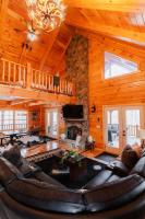 Sleeps 16 Luxury Cabin with Game Room & Hot Tub - B&B Logan