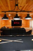 Sleeps 16 Luxury Cabin with Game Room & Hot Tub - B&B Logan