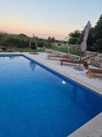 Villa Marko with Pool and BBQ - B&B Hrvace