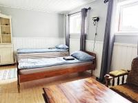 2 Houses & a Barn Ground Floor - Ferienwohnung Leknes