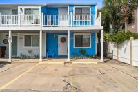 Pet-Friendly Coastal Townhome | Walk to Beach & Local Dining - Bed and Breakfast Panama City Beach