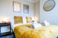 4 BD POOL Table Long Stays - B&B Northampton