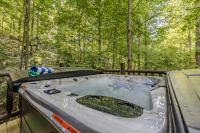 Cedar Hollow- Romantic Escape for 2, Views, Hot Tub, Sauna & Dogs - B&B Sevierville