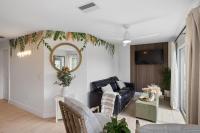 Heat of Siesta Village Walk to Beach w heated Pool - B&B Siesta Key