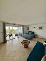 Vue mer et montagne, piscine, proche de la plage avec citerne d eau et parking - Chambres d'hôtes Le Gosier