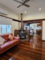 6 Mins to City-Stylish Retreat - B&B Brisbane