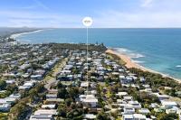Acacia Family Oasis- Pool & Steps to Shelly Beach - B&B Caloundra