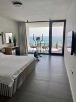 One-Bedroom Apartment with Sea View