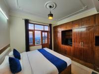 Estudio con vistas a las montañas