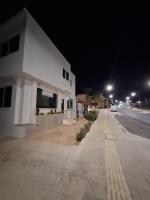 Olympiou Central Modern Apartment - Bed and Breakfast Pégeia