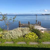 Charming sunlit hideaway with ocean view - Bed and Breakfast Viggja