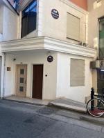Roberts Apartments Tirana Center - B&B Tirana