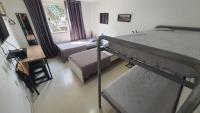 Habitación Triple Básica con baño compartido