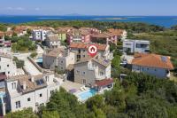 8-bedroom Villa Bianca with Sea View and Pool Table - Chambres d’hôtes Premantura