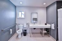 King Room with Roll-In Shower - Disability Access/Non Smoking/Exterior Corridor
