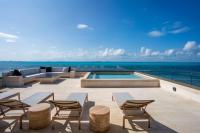 Private Rooftop Honeymoon Suite w/ Private Jacuzzi - B&B Isla Mujeres