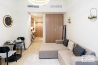 Estudio con vistas a la piscina