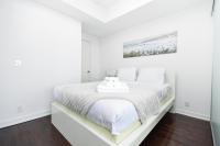Downtown Toronto Condo walk to CN Tower and Rogers center - B&B Mississauga