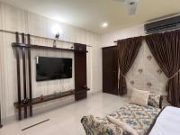 Zen Luxury Stay - 3BR Family Apartment DHA Phase 6 Nishat Commercial - Chambres d'hôtes Karâchi