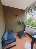 Apartment with Exclusive terrace in Milano Downtown Shopping Area with AC,Wifi,Subway M1 M2 and Self Check In - Chambres d'hôtes Milan