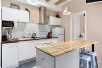 Sunny Retro Flat Balcony in Poble Sec - Bed and Breakfast Barcelona