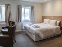 Jubilee First-floor King-size Bedroom - B&B Penrith