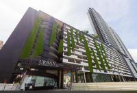 Georgetown 2BR Luxury Condo Unbeatable Night View Infinity Pool Attractions Food Fully Equipped - B&B