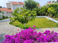 3 Bedroom House, 250m from Trikorfo Beach - B&B Yerakini