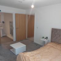 Ensuite Double Bedroom, Live in landlord - B&B Warrington