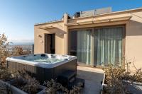 Grand House - Private Outdoor Jacuzzi - Sleeps 6 - B&B Khersónisos