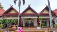 Luxurious and spacious Poolvilla at about 500 mtr from Jomtien Beach with luxurious facility Private Swimming Pool, Jaccuzi,Fitness Room,Table Tennis and many more - Bed and Breakfast Jomtien