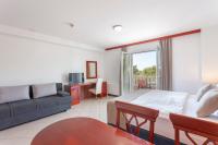 Estudio con balcón y vistas al mar